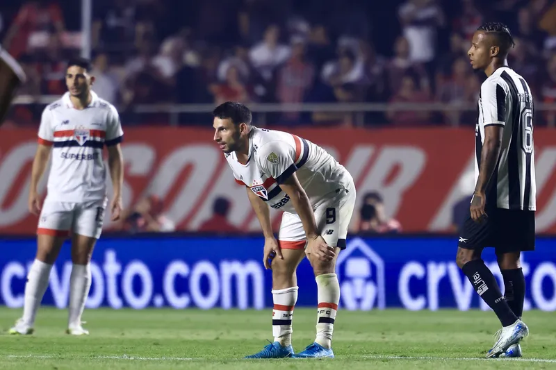 Calleri vive reden&ccedil;&atilde;o, mas erra p&ecirc;nalti em elimina&ccedil;&atilde;o do S&atilde;o Paulo