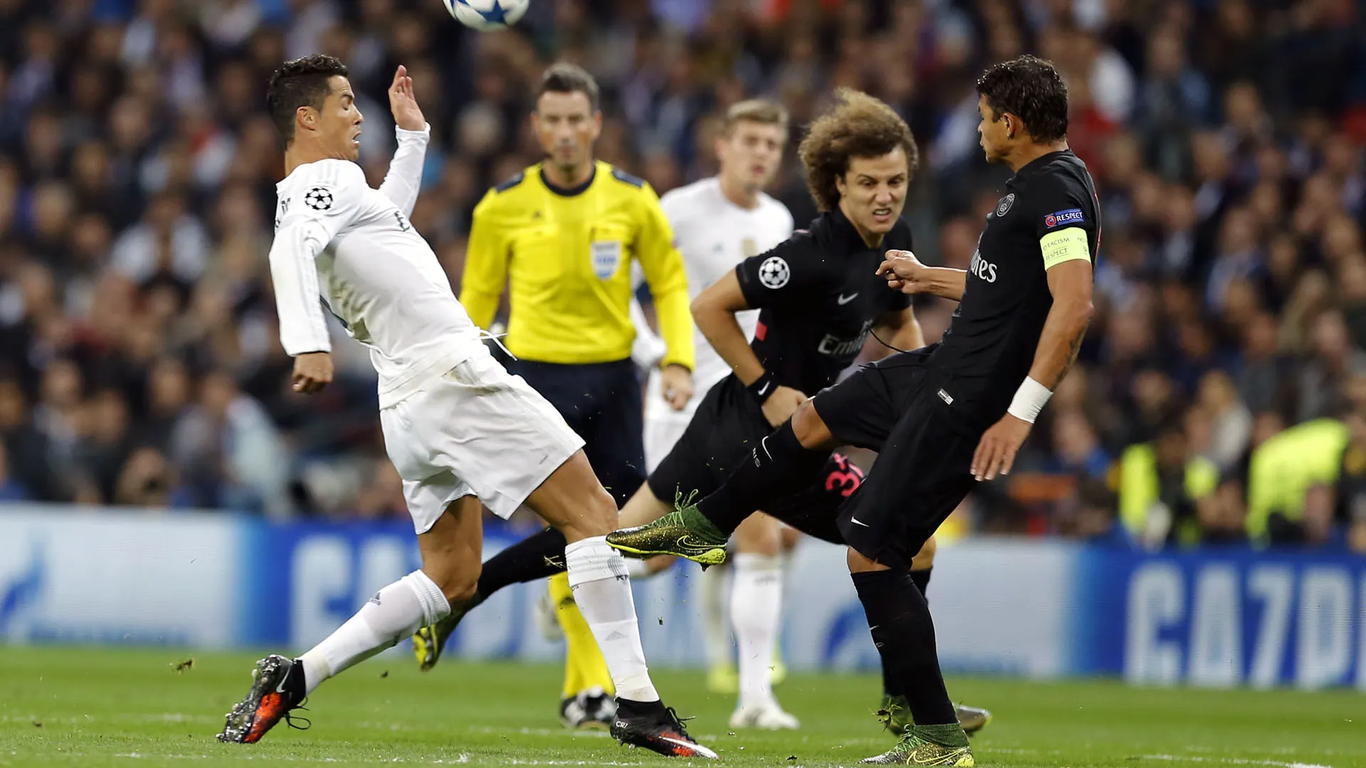 Real Madrid de Ben&iacute;tez n&atilde;o convence, mas o PSG de Blanc tamb&eacute;m n&atilde;o