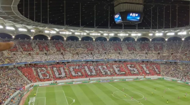 G&ecirc;nios! Torcida do Dinamo Bucareste sabota mosaico do Steaua e se homenageia em plena Champions