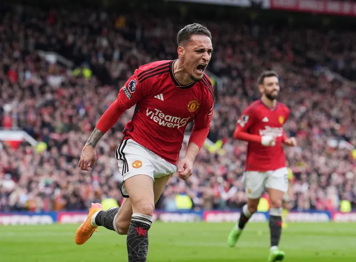 Manchester United pode liberar Antony por empr&eacute;stimo.