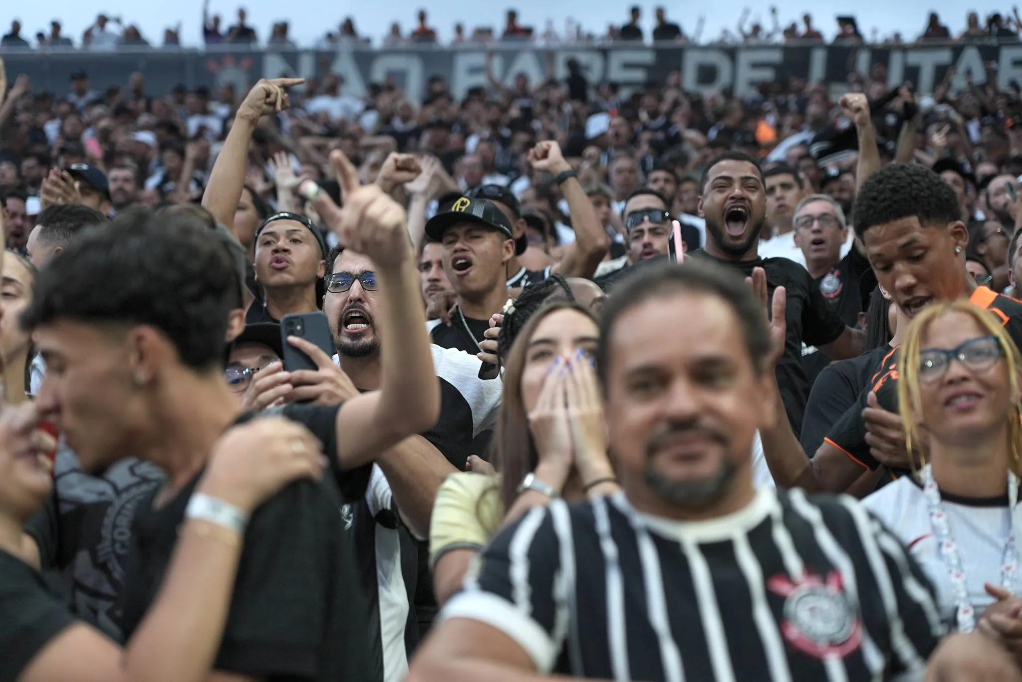 Torcida do Corinthians na Neo Qu&iacute;mica Arena (Foto: Imago)