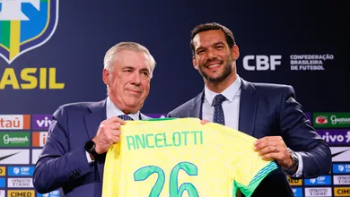 Apresenta&ccedil;&atilde;o de Ancelotti mostra peso do treinador e exp&otilde;e racha do futebol brasileiro