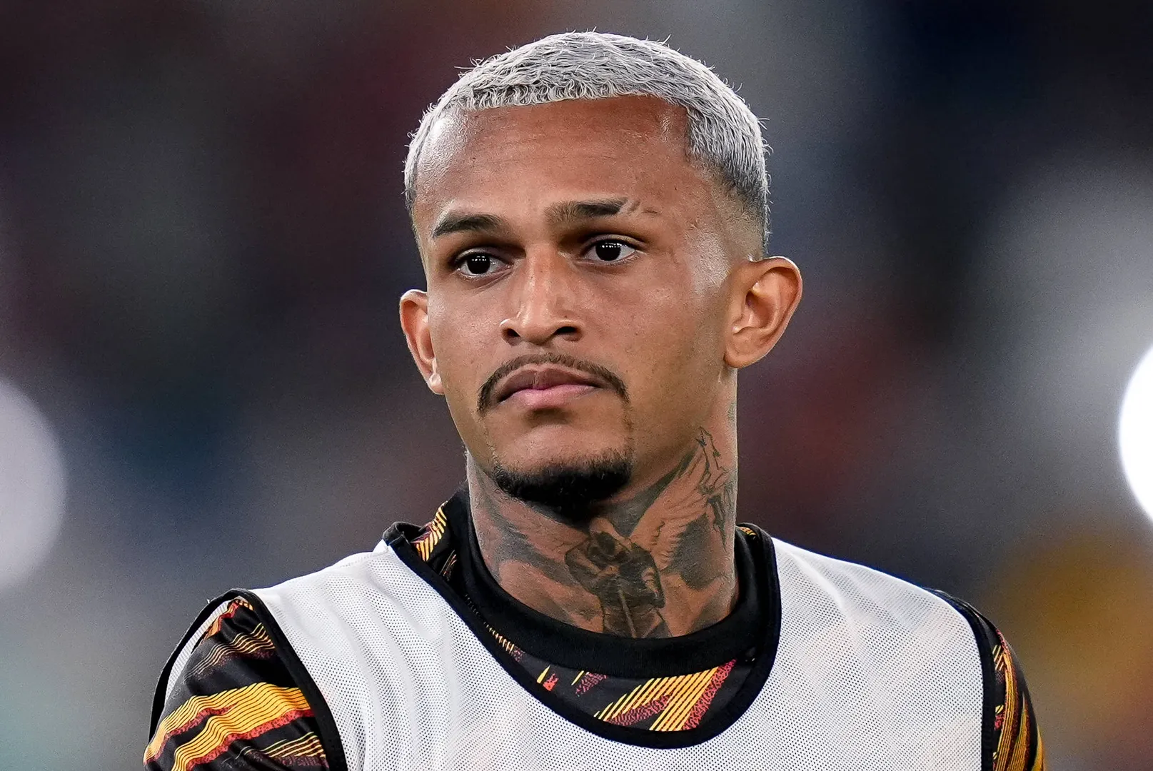 Wesley antes de jogo da Roma