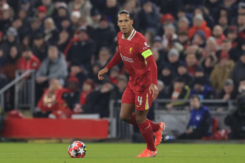 Van Dijk em a&ccedil;&atilde;o pelo Liverpool