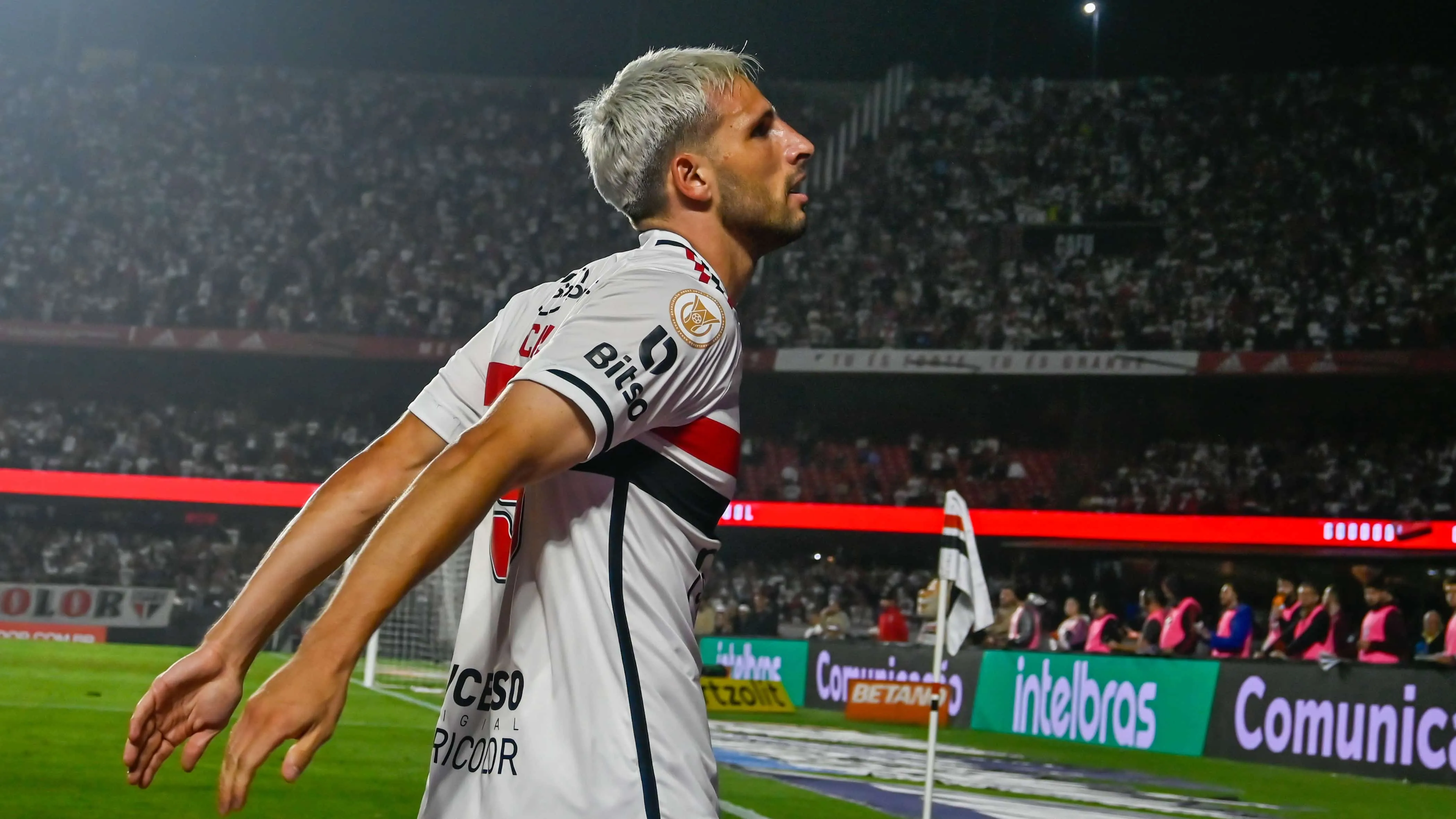 Calleri entra para hist&oacute;ria em fim de ano decisivo e vai at&eacute; o limite no sacrif&iacute;cio pelo S&atilde;o Paulo