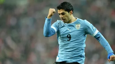 Su&aacute;rez e Cavani comandam triunfo uruguaio sobre Pol&ocirc;nia