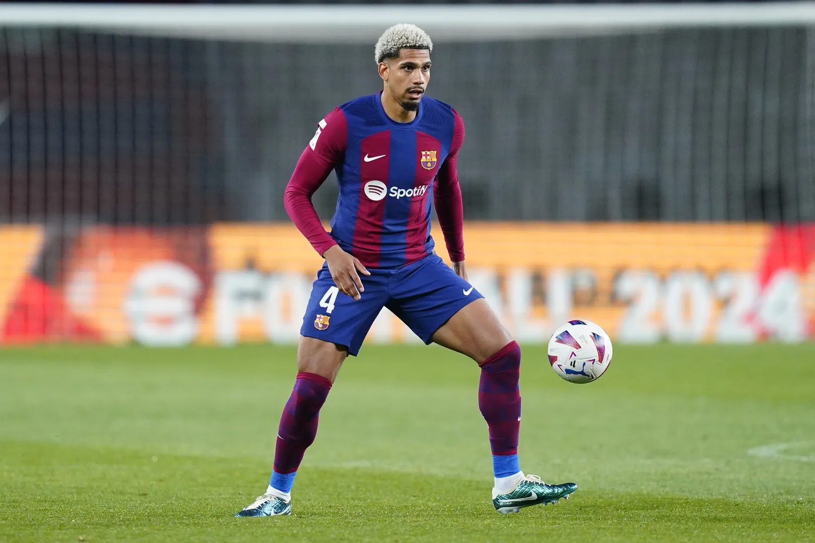 Ronald Araujo, zagueiro do Barcelona (Foto: Icon Sport)