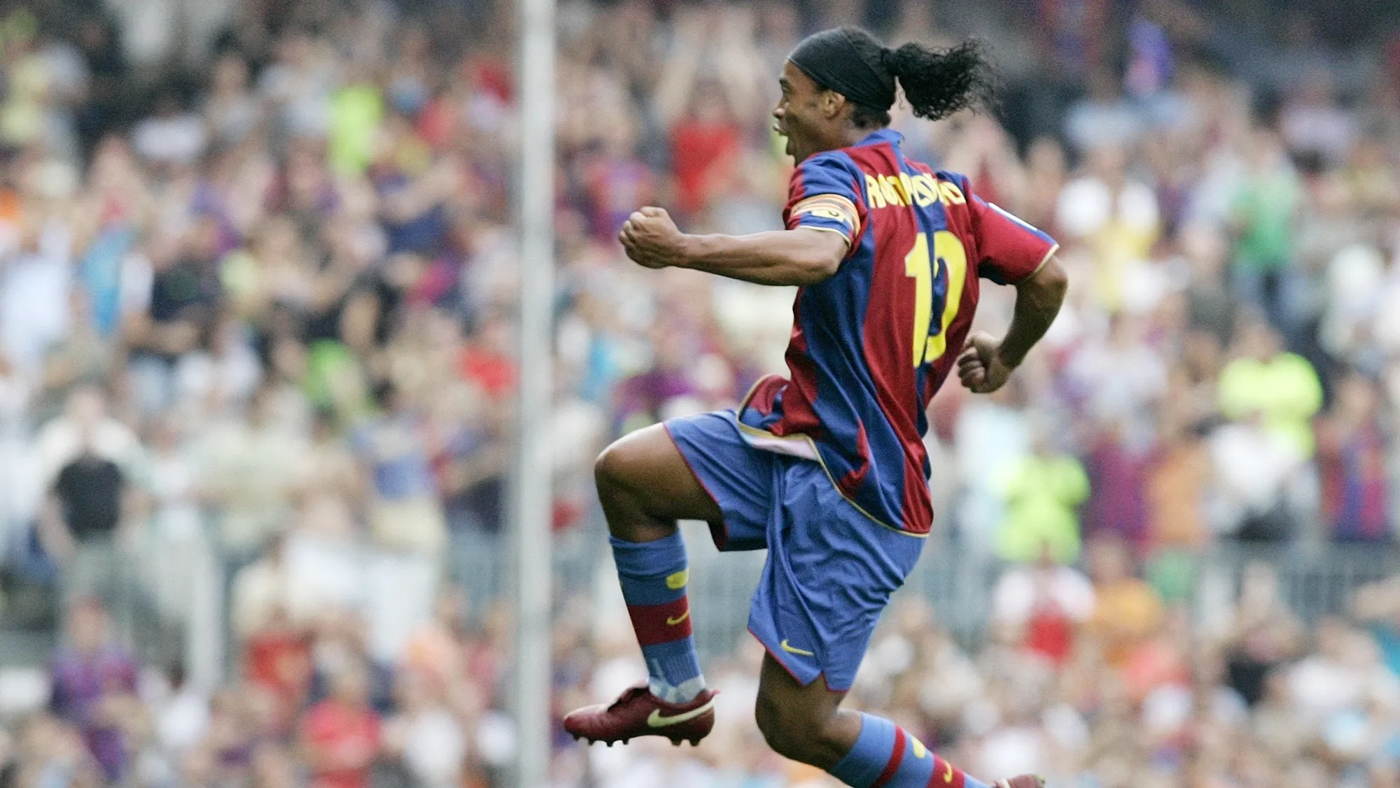 H&aacute; dez anos, o Bar&ccedil;a garantia o maior espet&aacute;culo da Terra