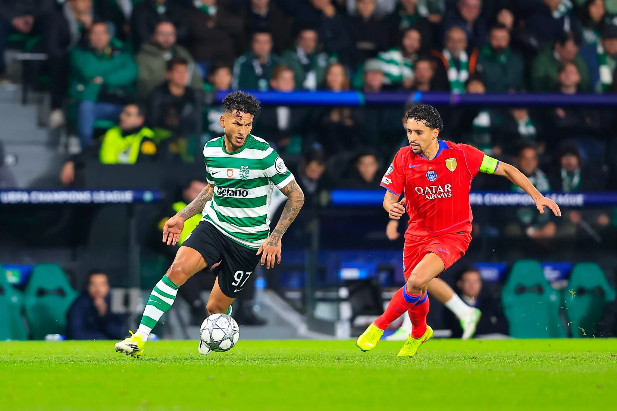 Luis Su&aacute;rez marcou os dois gols da vit&oacute;ria do Sporting sobre o PSG
