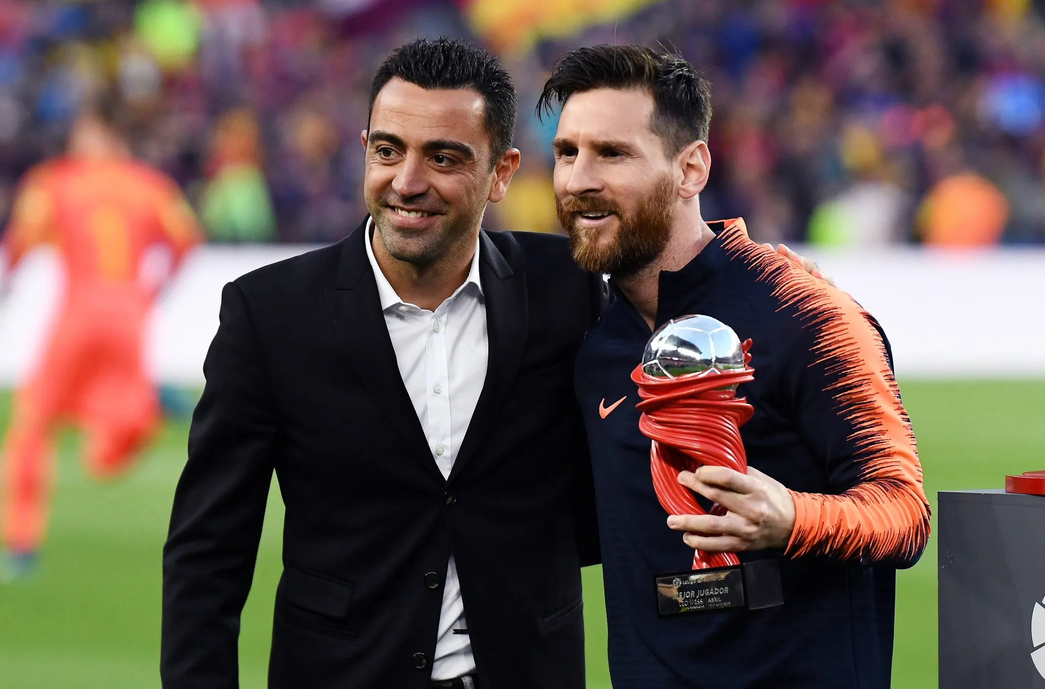 Xavi ao lado de Lionel Messi no Barcelona (Foto: Imago/Pro Shots)