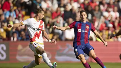 Rayo Vallecano &eacute; gigante contra o Barcelona, faz jogo duro e mant&eacute;m tabu em casa