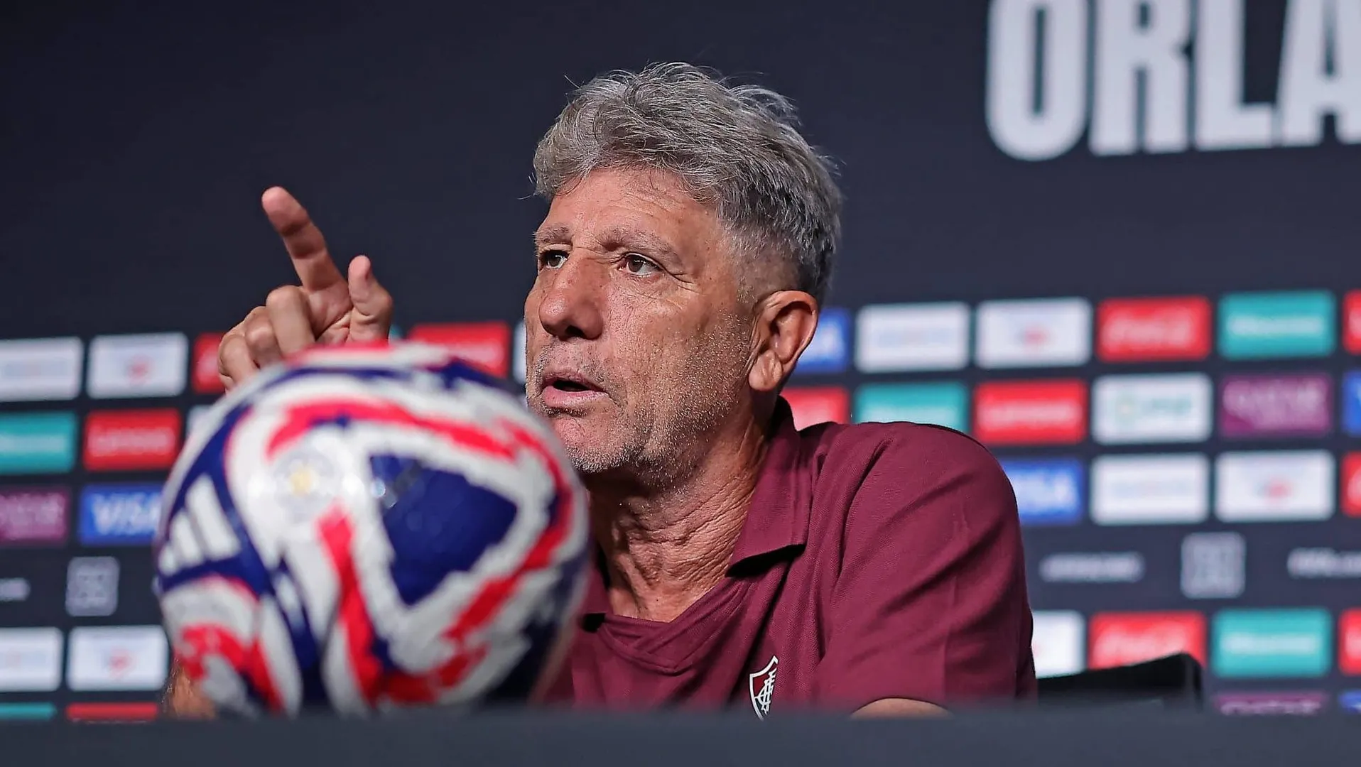 Renato Ga&uacute;cho durante entrevista coletiva