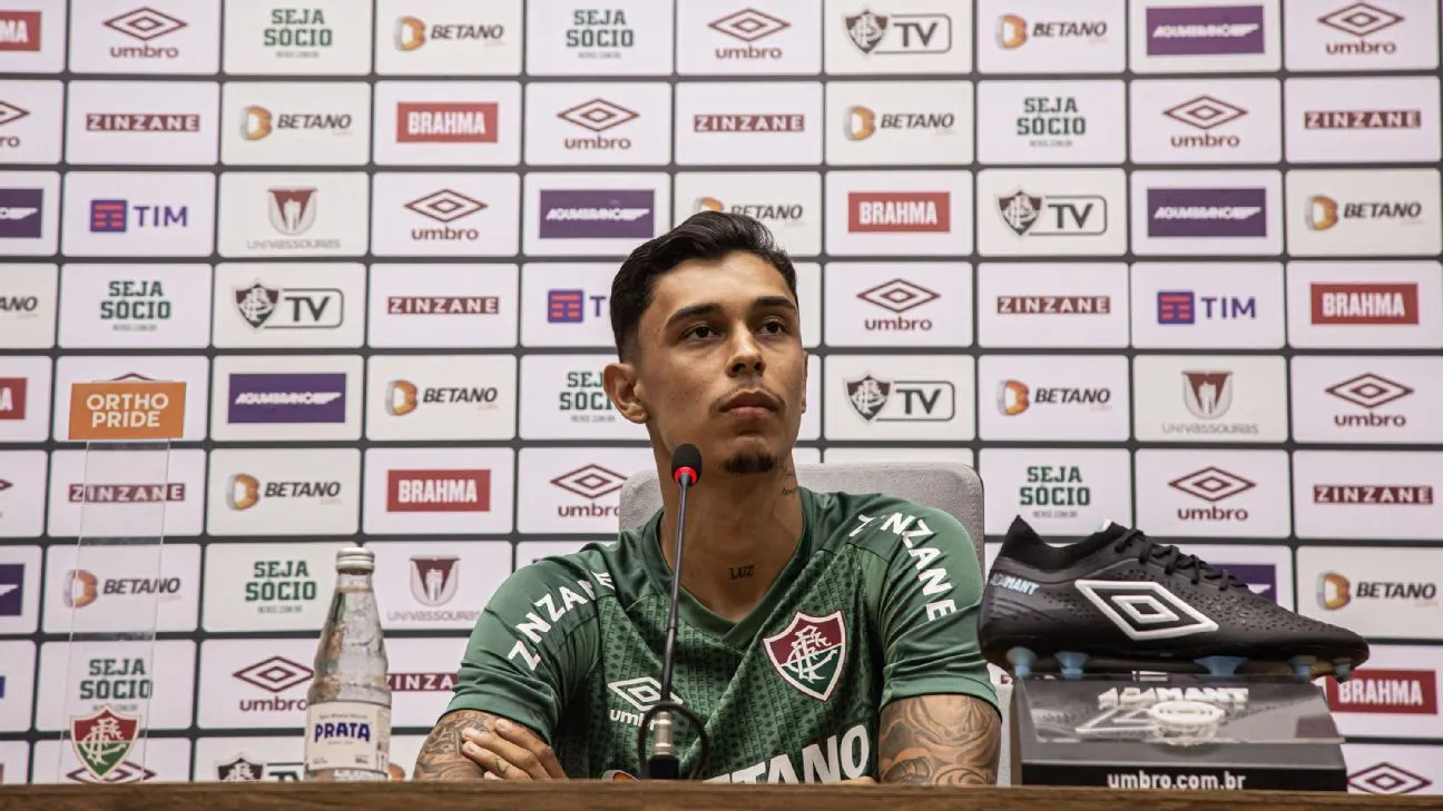 Afastado desde maio, Vitor Mendes se despede do Fluminense e se diz arrependido de &ldquo;erros do passado&rdquo;