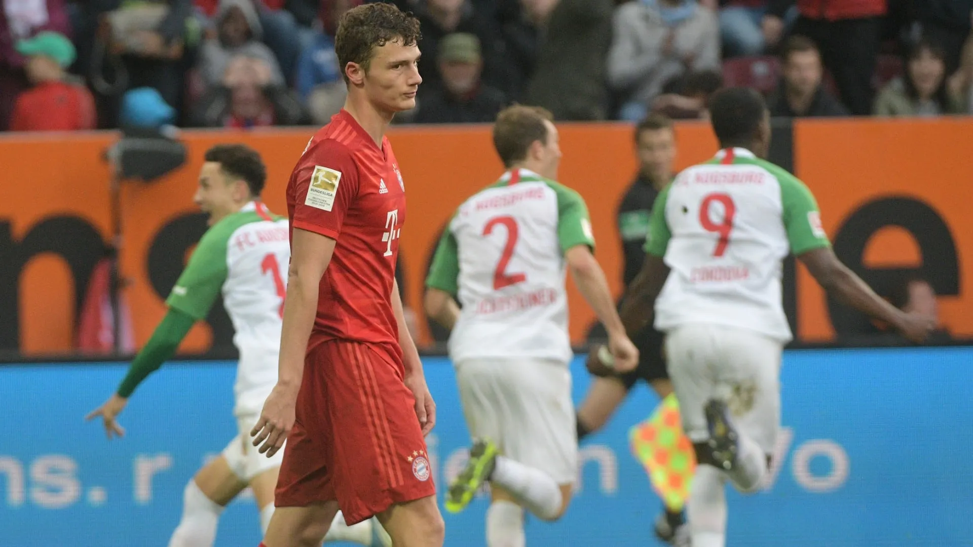 Gnabry fez um gola&ccedil;o, mas o Augsburg marcou no fim para arrancar empate com o Bayern