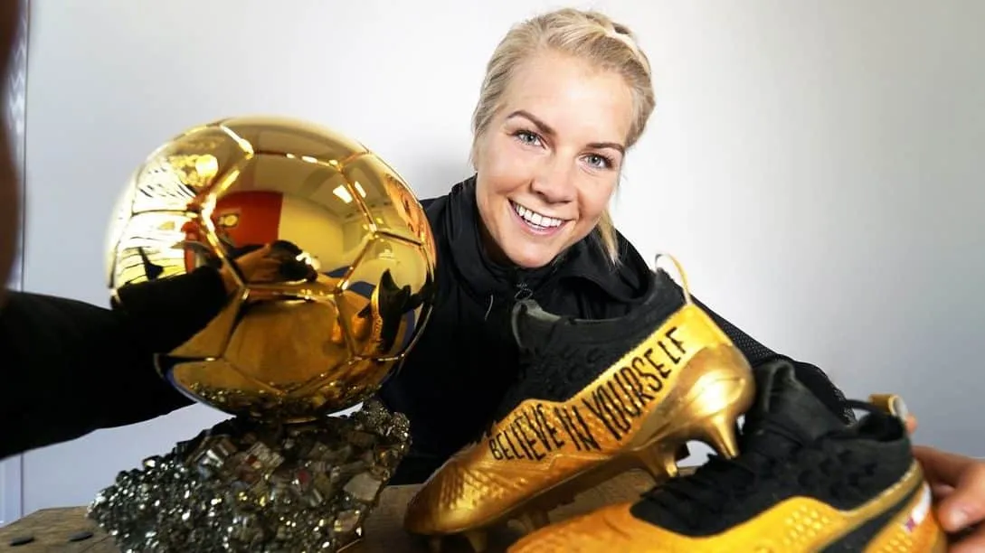 Hegerberg usar&aacute; chuteira dourada para celebrar sua conquista da Bola de Ouro