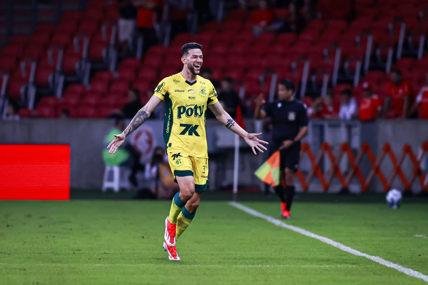 Jemmes marcou o gol do Mirassol no Beira-Rio (Foto: Iconsport)