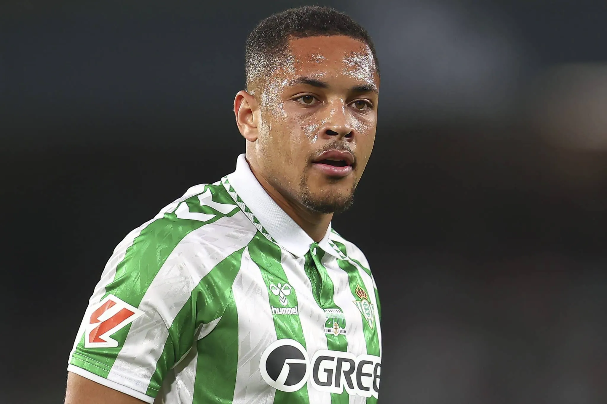 Vitor Roque vive &lsquo;pior dia da carreira&rsquo; em derrota do Betis para o Mallorca
