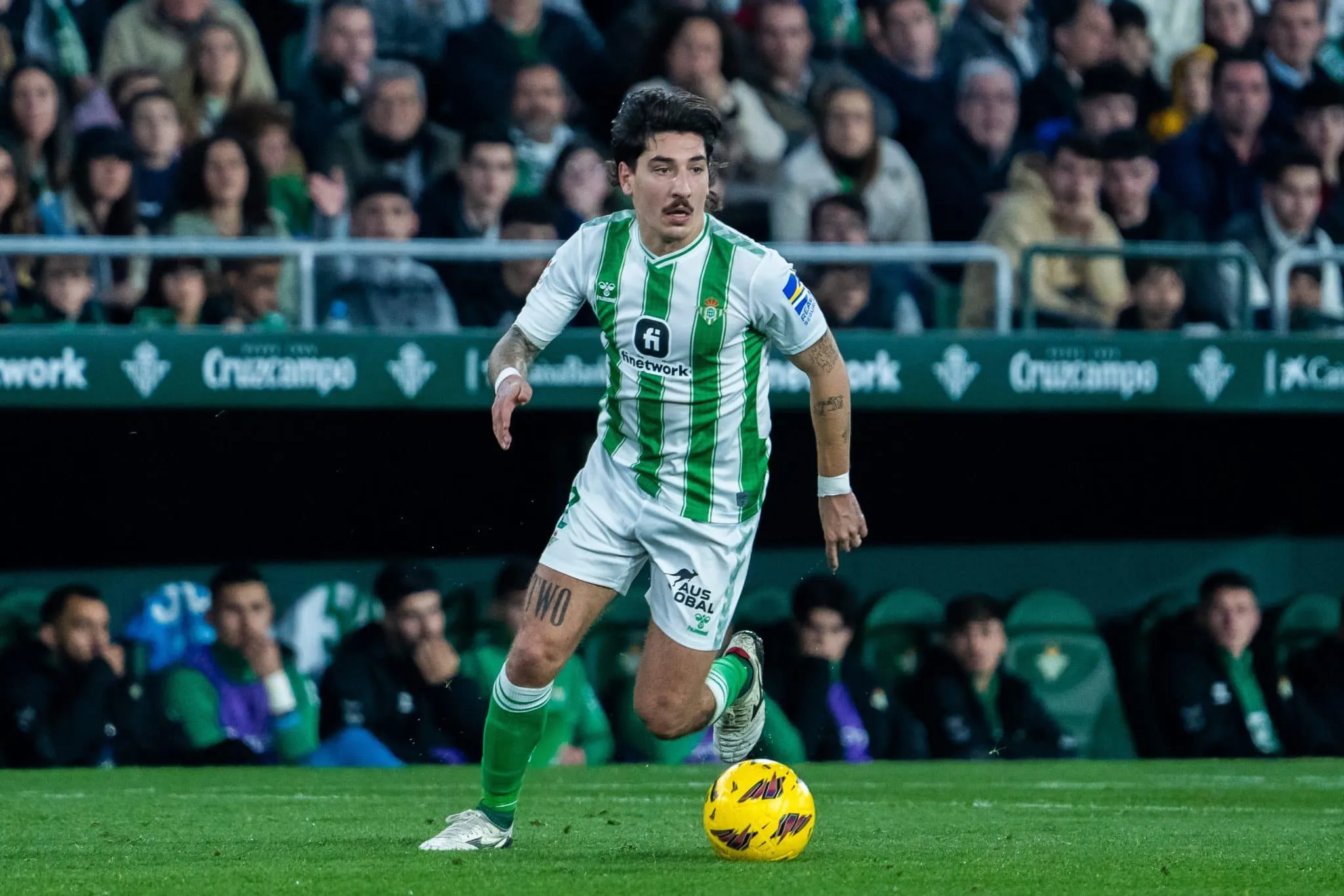 &lsquo;Se ficamos b&ecirc;bados n&atilde;o falam nada, mas se pintamos a unha&hellip;&rsquo;: Beller&iacute;n fala sobre machsimo t&oacute;xico no futebol
