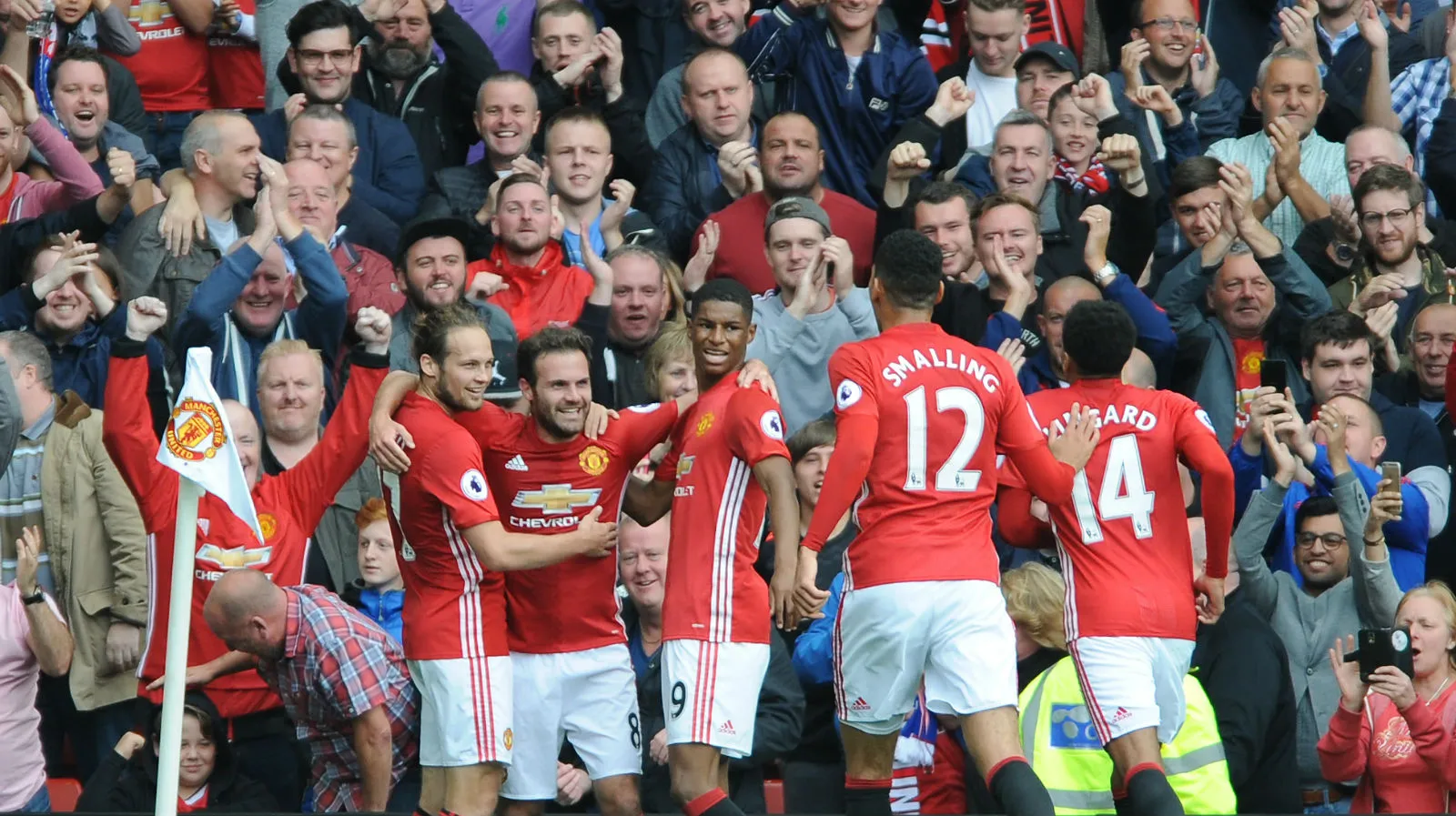 O Manchester United finalmente foi o time que se espera e destro&ccedil;ou o Leicester