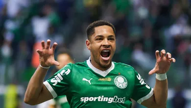 Boa fase de Vitor Roque no Palmeiras anima Barcelona, que visa novos lucros com o brasileiro