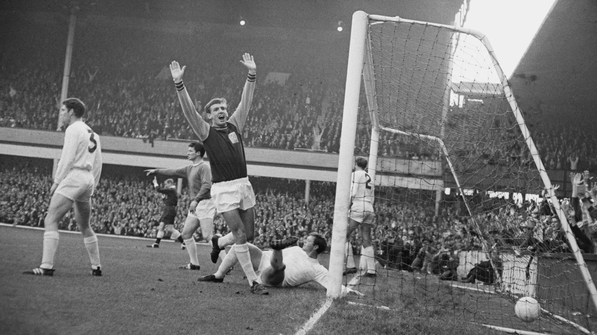 [It&rsquo;s a Goal] O adeus a Martin Peters, meia campe&atilde;o do mundo e &agrave; frente de seu tempo