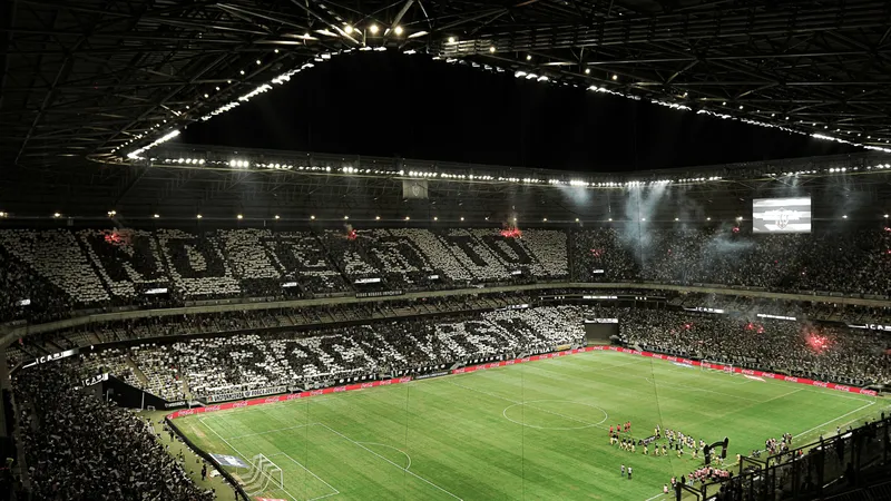 Mosaico da torcida do Galo condenado o racismo