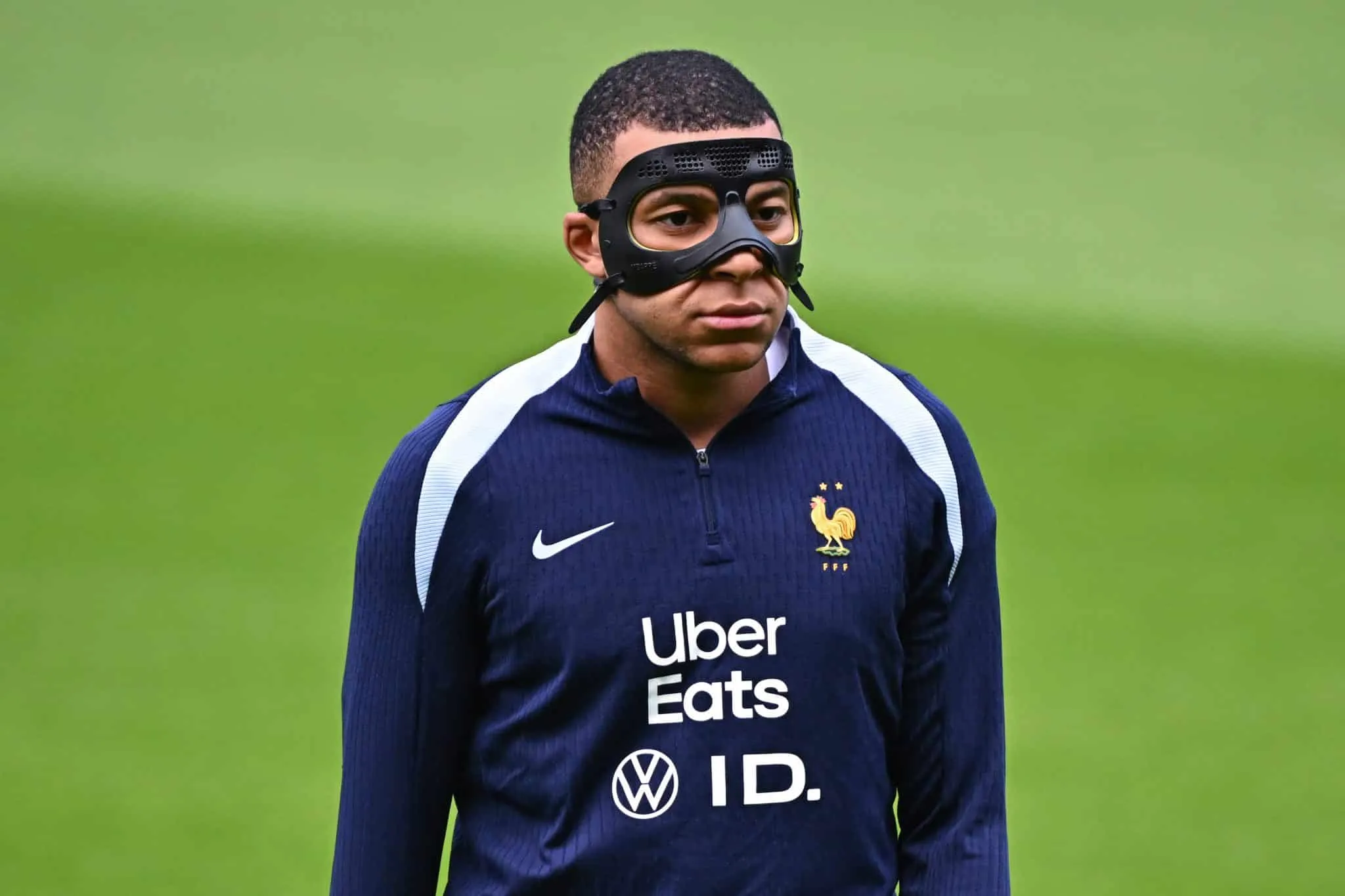 Mbapp&eacute; vai jogar pela Fran&ccedil;a contra a Pol&ocirc;nia? Deschamps abre o jogo sobre o &lsquo;mascarado&rsquo;