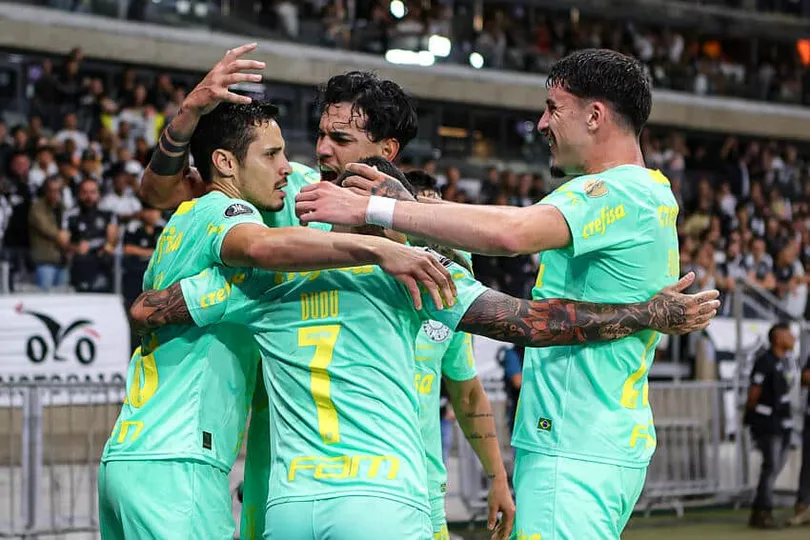 Jogadores do Palmeiras comemoram gol contra o Atl&eacute;tico-MG
