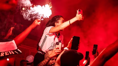&lsquo;Energia boa&rsquo; da torcida conduz Santos &agrave; vit&oacute;ria sobre o Corinthians e emociona Vojvoda