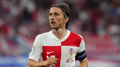 Desolado com trope&ccedil;o na Euro, Modric responde sobre aposentadoria da Cro&aacute;cia