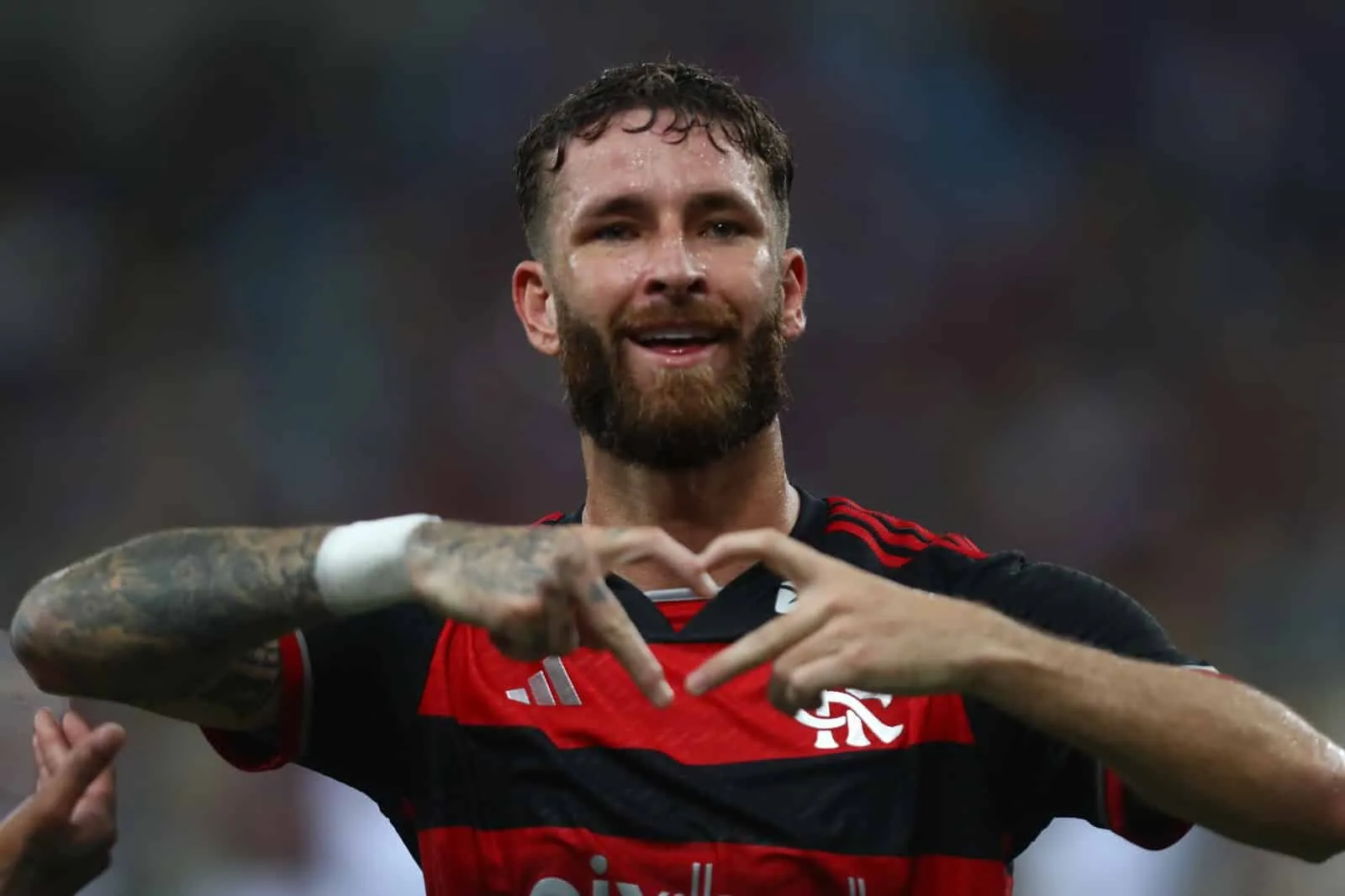 Como L&eacute;o Pereira foi de prov&aacute;vel sa&iacute;da a &lsquo;Karolino&rsquo;, destaque do Flamengo em 2024