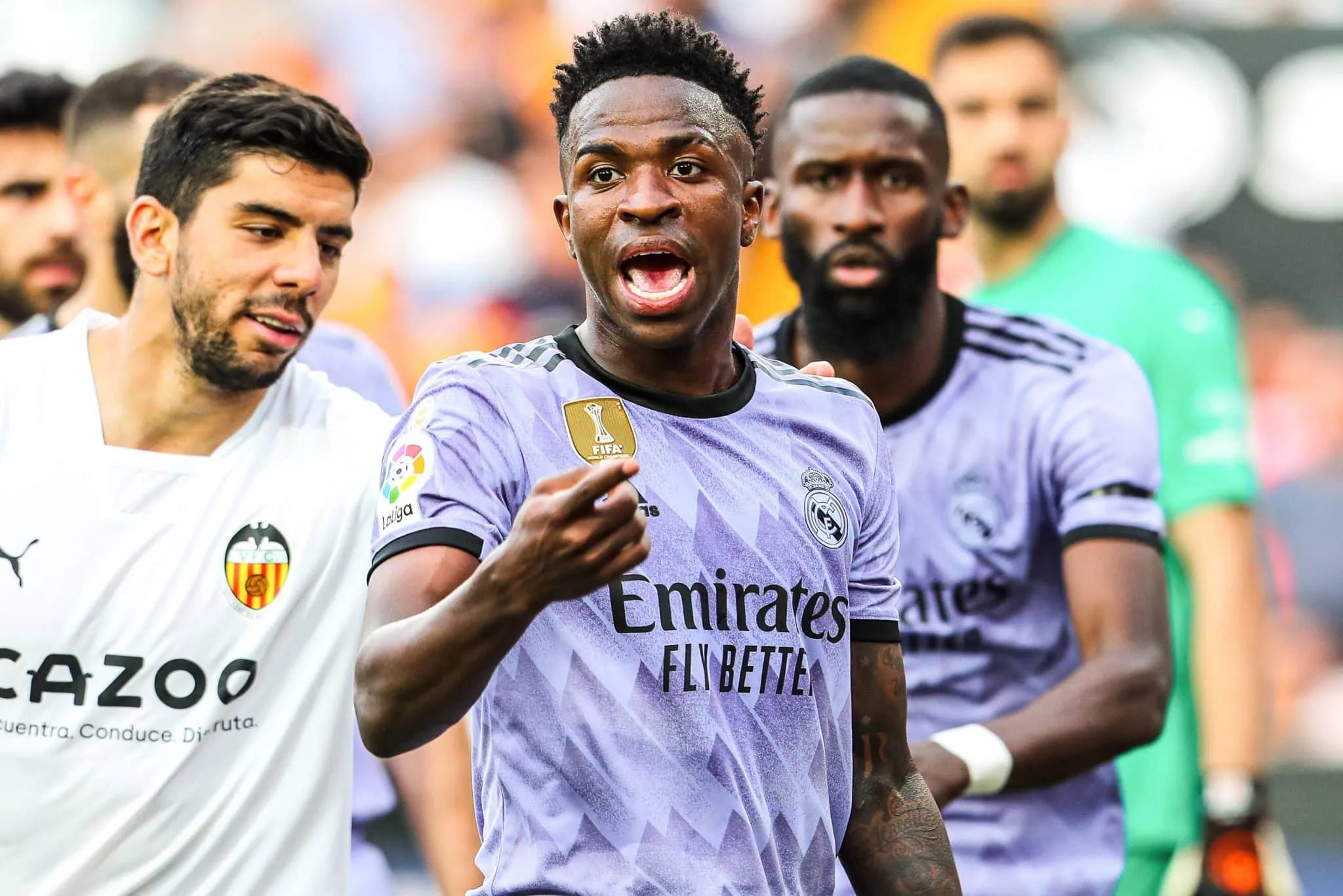 Ap&oacute;s epis&oacute;dio de racismo no Mestalla, ex-presidente do Valencia ataca Vinicius Jr