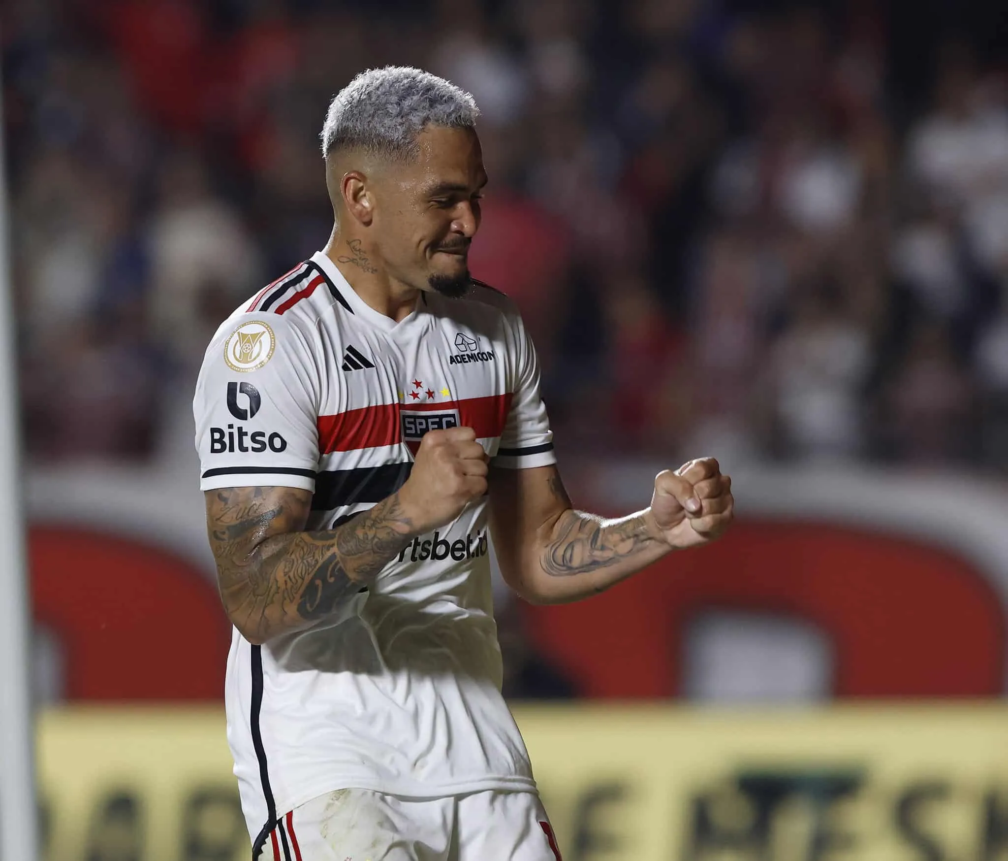 Luciano resolve (mais uma vez) e mesmo assim v&ecirc; hist&oacute;ria no S&atilde;o Paulo&nbsp;perto&nbsp;do&nbsp;fim