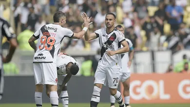 Vasco: Diaz d&aacute; importante recado aos jogadores &ndash; e que vale at&eacute; para Payet
