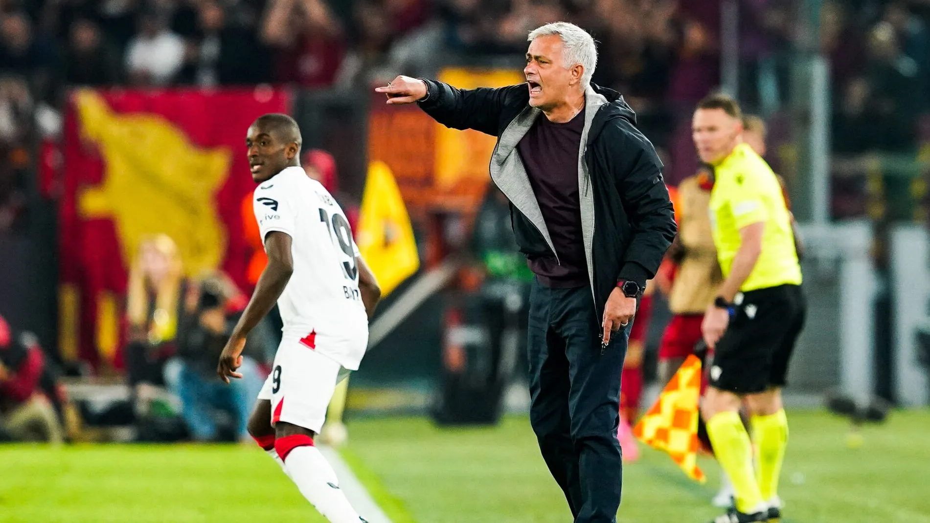 Mourinho: &ldquo;Cr&eacute;dito aos jogadores. Eles t&ecirc;m essa mentalidade, esse desejo, essa empatia com a torcida&rdquo;
