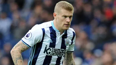 Jogador do West Brom lan&ccedil;a marca de roupas e reverter&aacute; lucro para pessoas em situa&ccedil;&atilde;o de rua