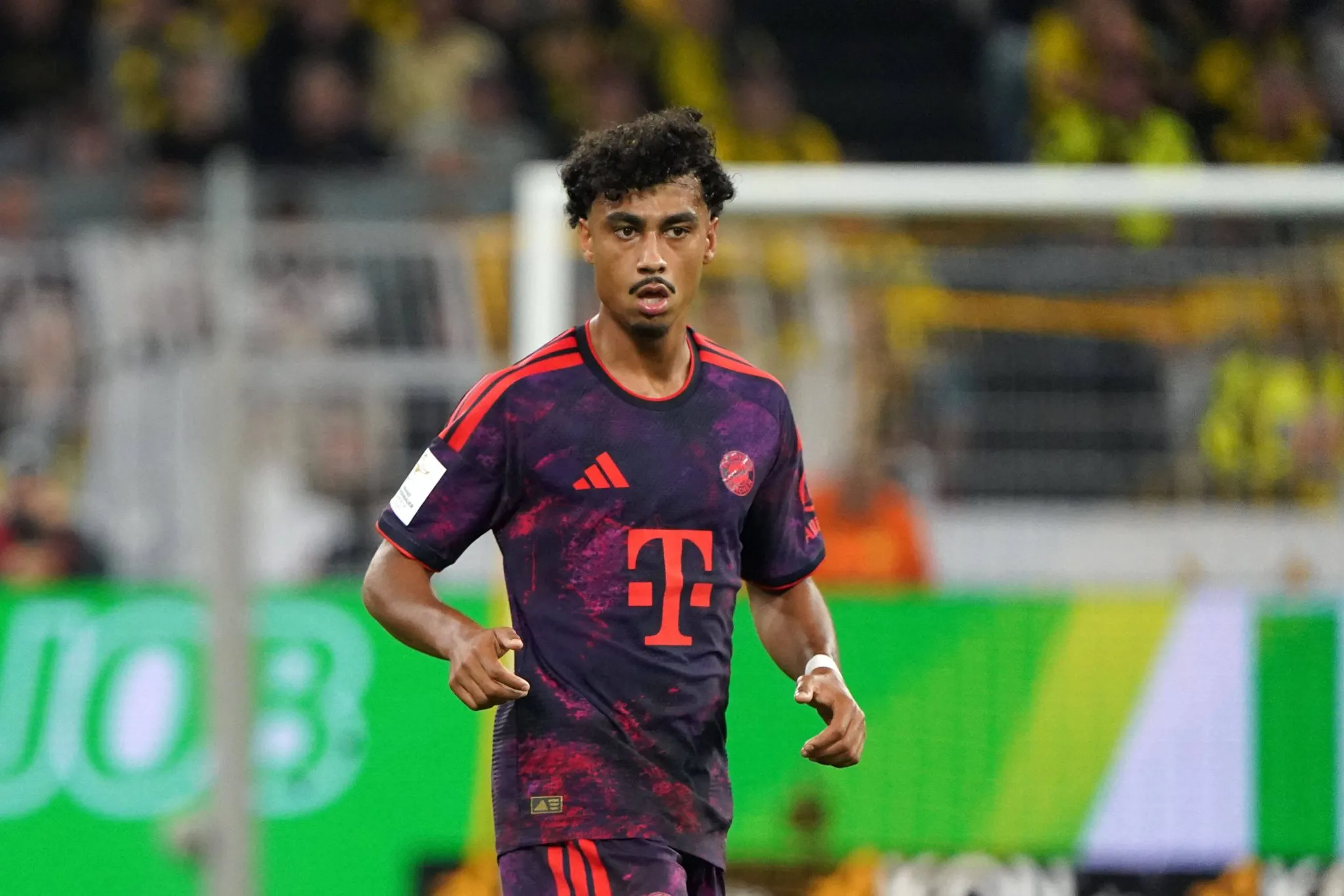 Nathaniel Brown pelo Bayern de Munique 