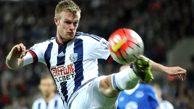Torcida do West Brom far&aacute; um belo gesto para se desculpar com meia acertado por moeda