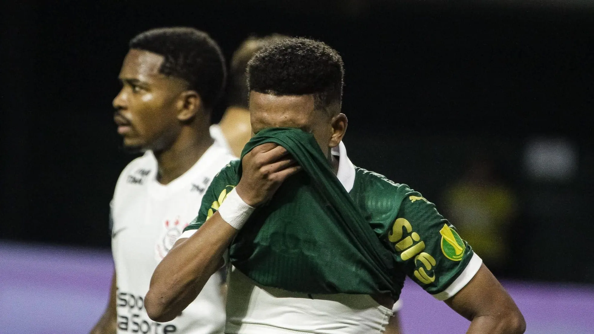 Melhor do ano e melhor do time tiram vit&oacute;ria do Palmeiras na melhor atua&ccedil;&atilde;o de 2025