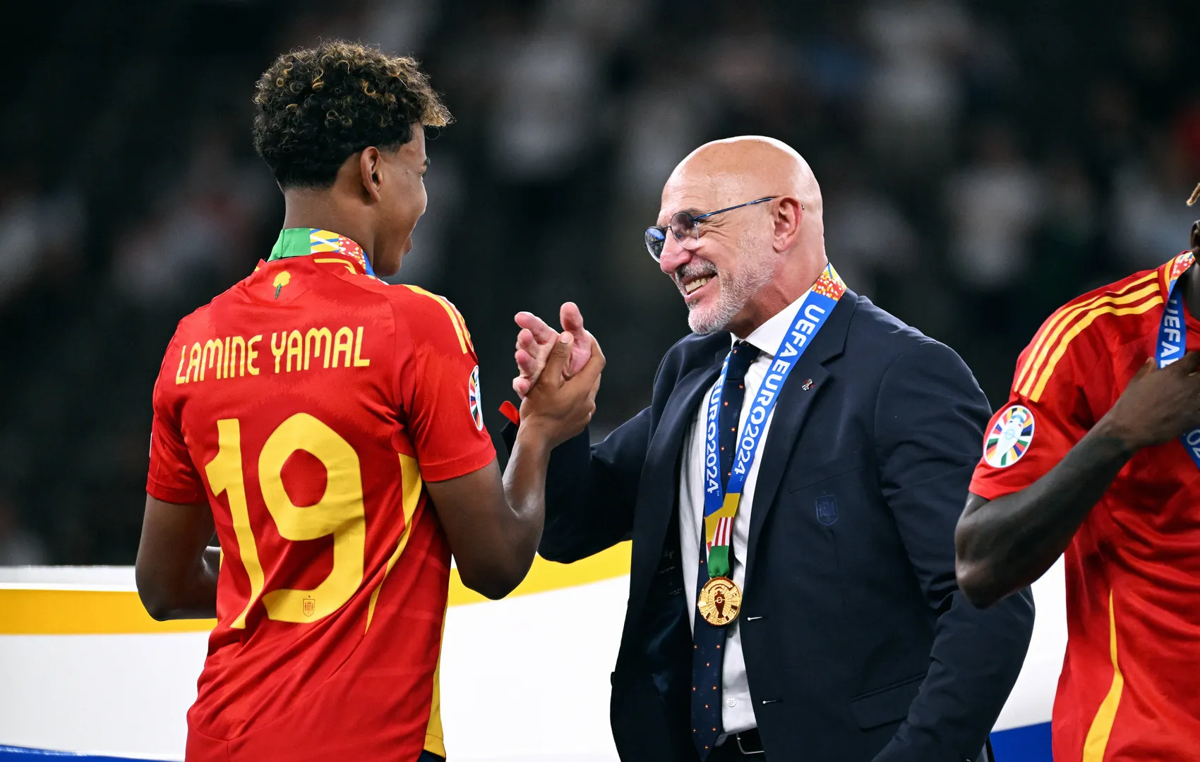 De la Fuente cumprimenta Yamal ap&oacute;s t&iacute;tulo da Eurocopa 2024