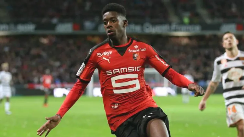 Todos querem Demb&eacute;l&eacute;, mas quem decide futuro do destaque da Ligue 1 &eacute; a m&atilde;e do garoto
