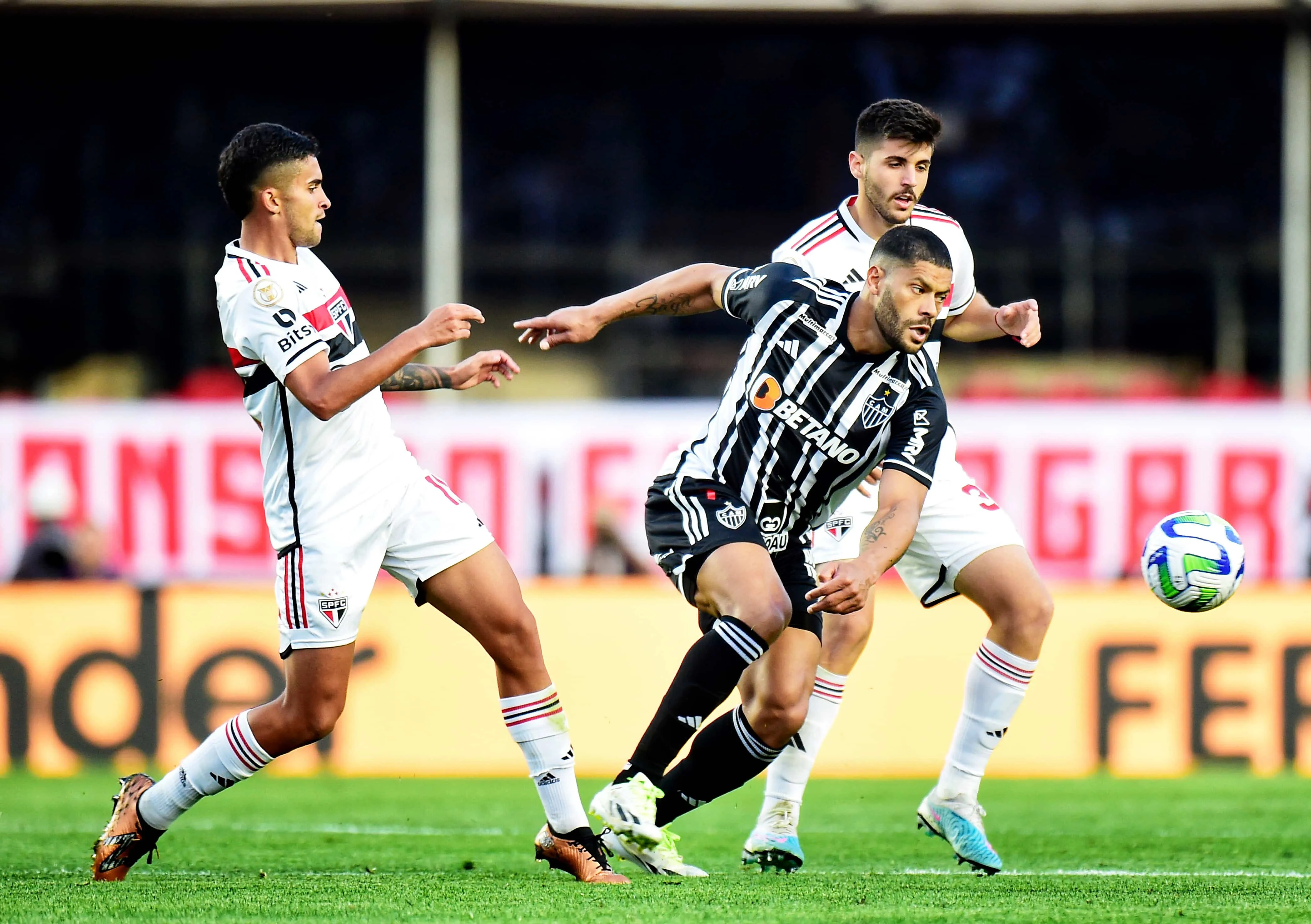 Premia&ccedil;&atilde;o na Copa do Brasil d&aacute; f&ocirc;lego para S&atilde;o Paulo segurar titulares