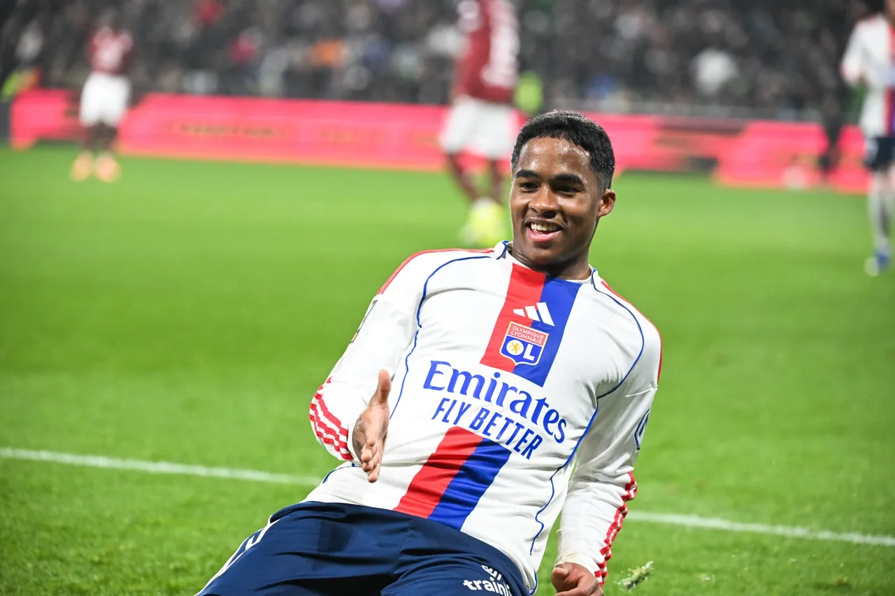 Endrick comemora gol pelo Lyon
