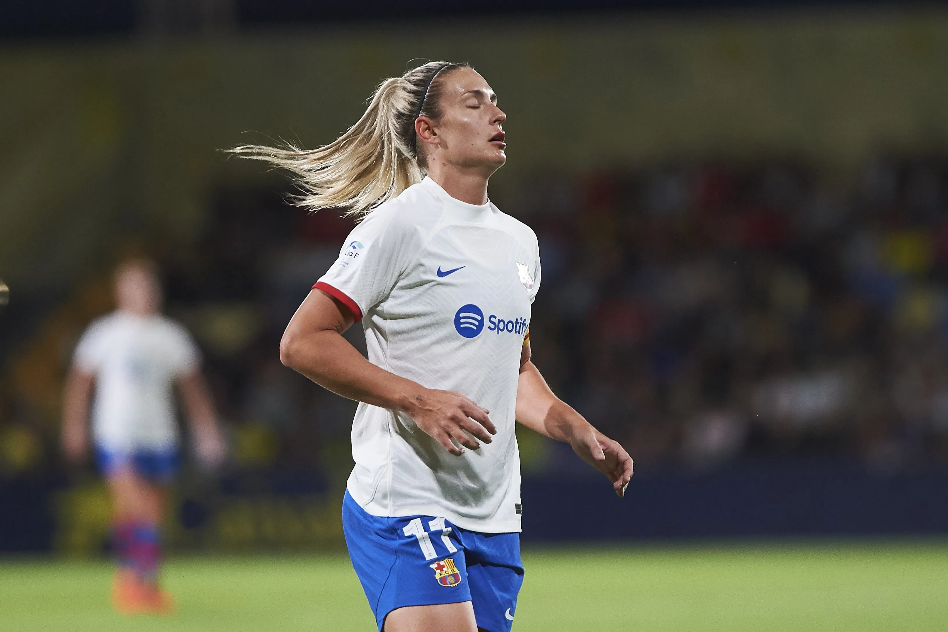 Alexia Putellas, do Barcelona, vai passar por nova cirurgia no joelho ap&oacute;s falta violenta em jogo da Champions League