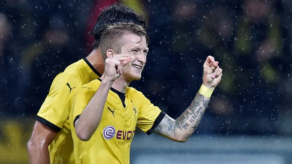 Dortmund enfiou 7&times;2 na Liga Europa e, mesmo assim, o lance mais incr&iacute;vel foi do goleiro rival