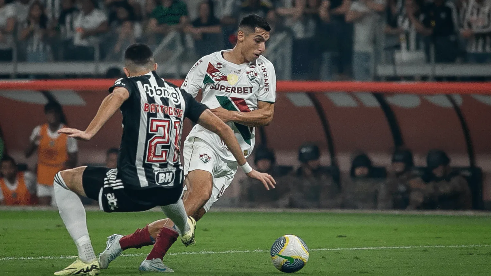 Serna fez um gola&ccedil;o na vit&oacute;ria do Fluminense sobre o Atl&eacute;tico-MG, a &uacute;ltima como visitante no Brasileir&atilde;o - Foto: Fernando Moreno/Gazeta Press