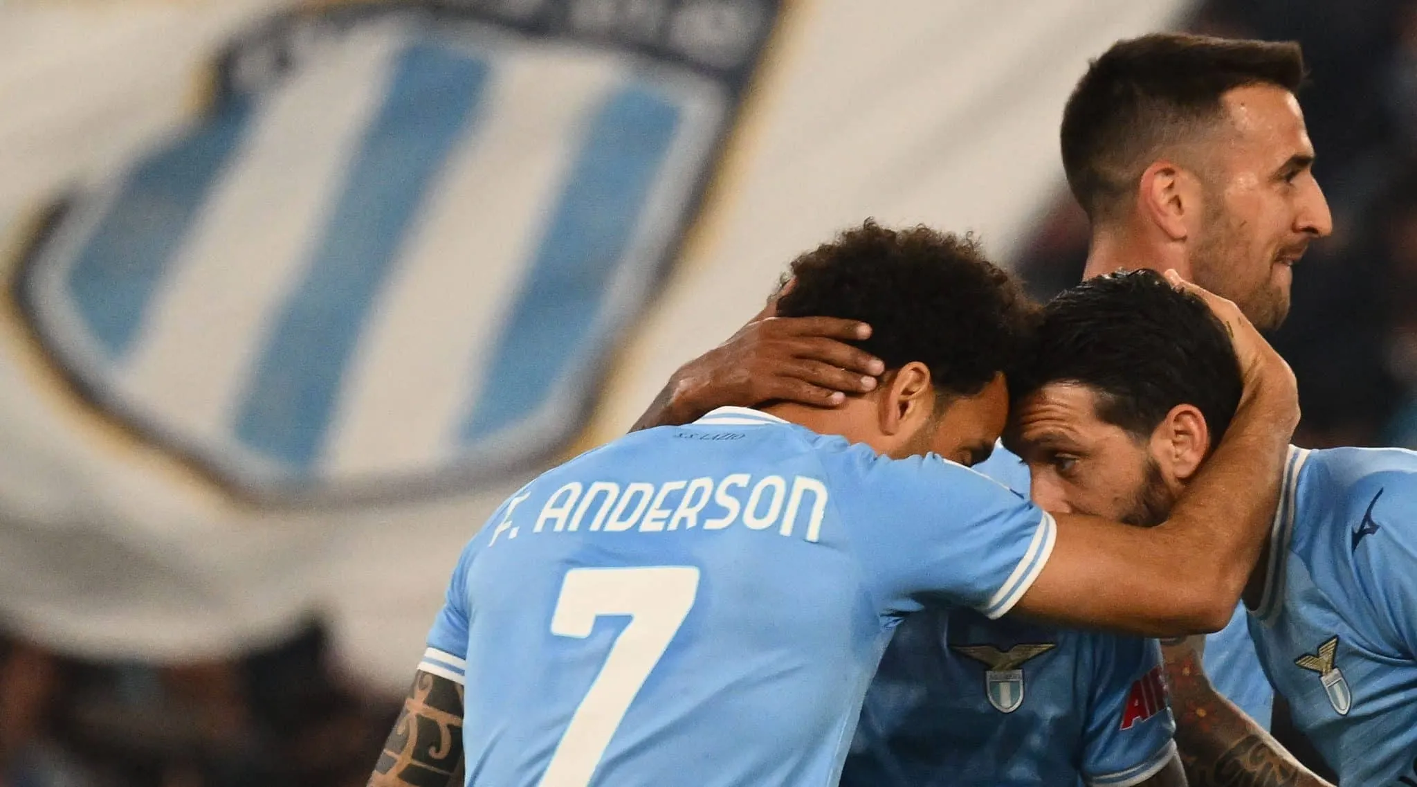 A Lazio venceu o Sassuolo, num triunfo importante pelo G-4, e permitiu que o Napoli tente ser campe&atilde;o dentro de campo