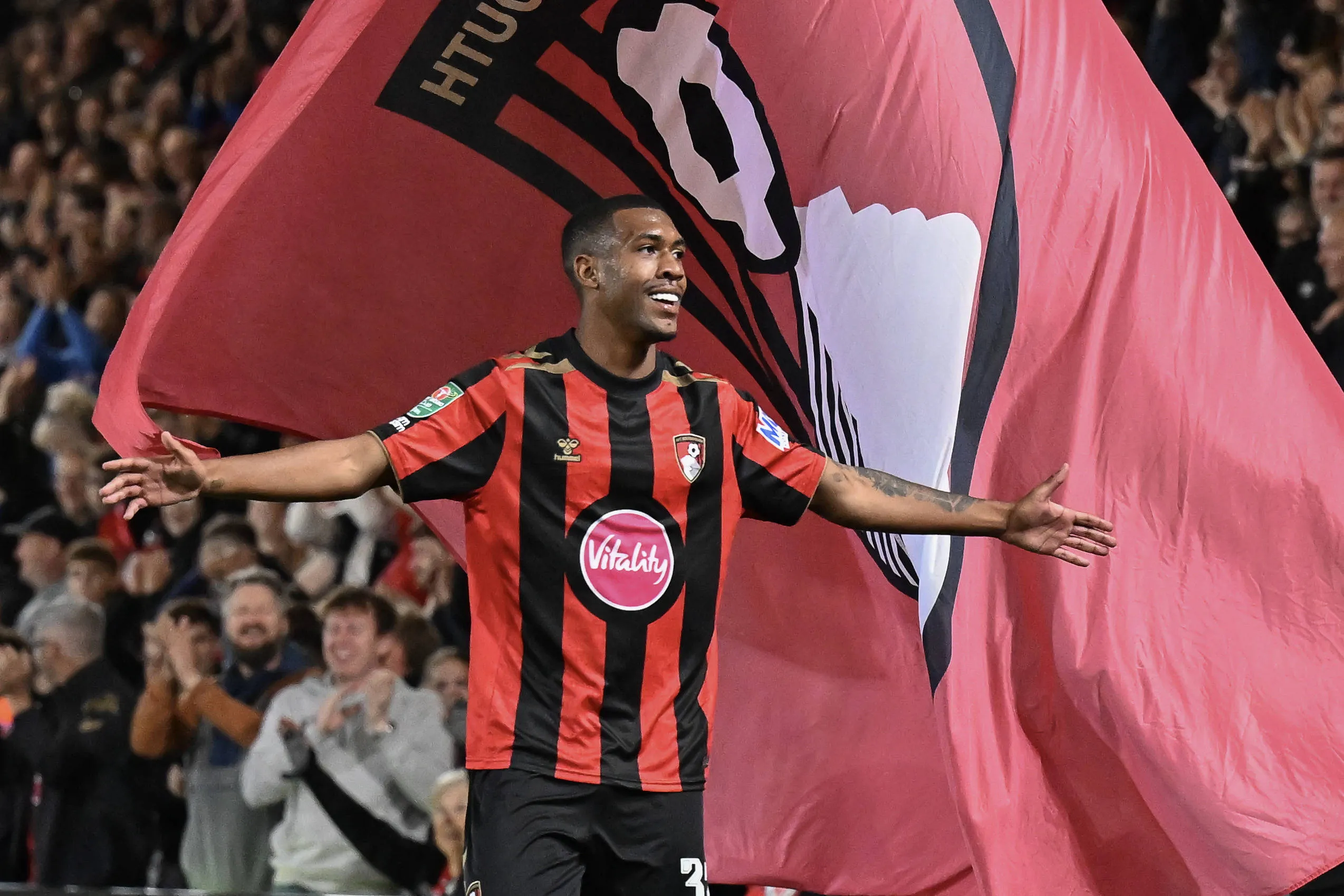 Rayan comemora gol pelo Bournemouth