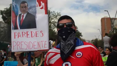 Jogadores chilenos apoiam e se somam aos protestos massivos que ocorrem no pa&iacute;s