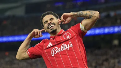 Com Murillo her&oacute;i, Forest corajoso de V&iacute;tor Pereira complica Manchester City